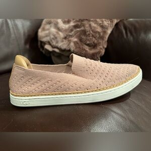 UGG Australia Women’s Sammy Chevron Casual Slip on